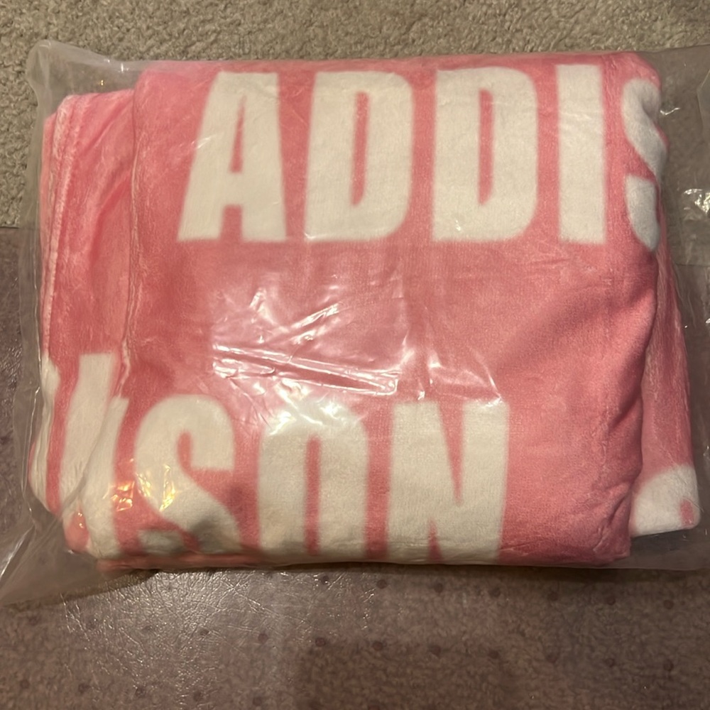 Brand New~ ADDISON ~ Personalized Pink & White Blanket